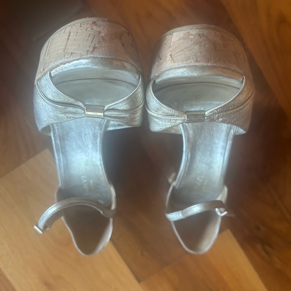 Gucci Silver Heels Luxury Design - Picture 5 of 9